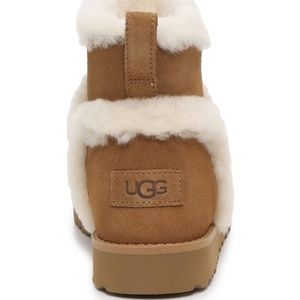 Brand New in  Box UGG CLASSIC MINI FLUFF BOOTIE size 5